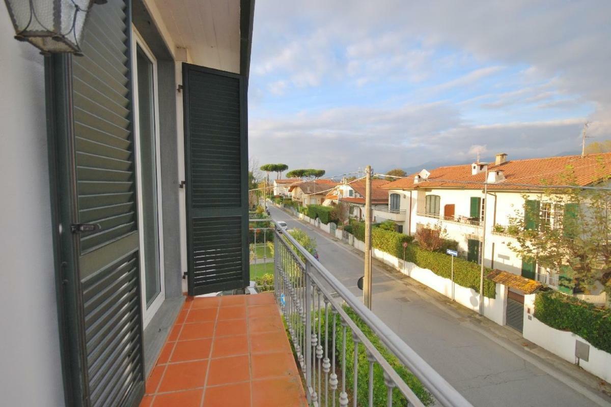 Raffinato Attico Vicino Al Mare Con Solarium Lido Di Camaiore Εξωτερικό φωτογραφία