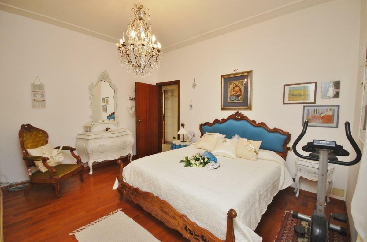Raffinato Attico Vicino Al Mare Con Solarium Lido Di Camaiore Εξωτερικό φωτογραφία
