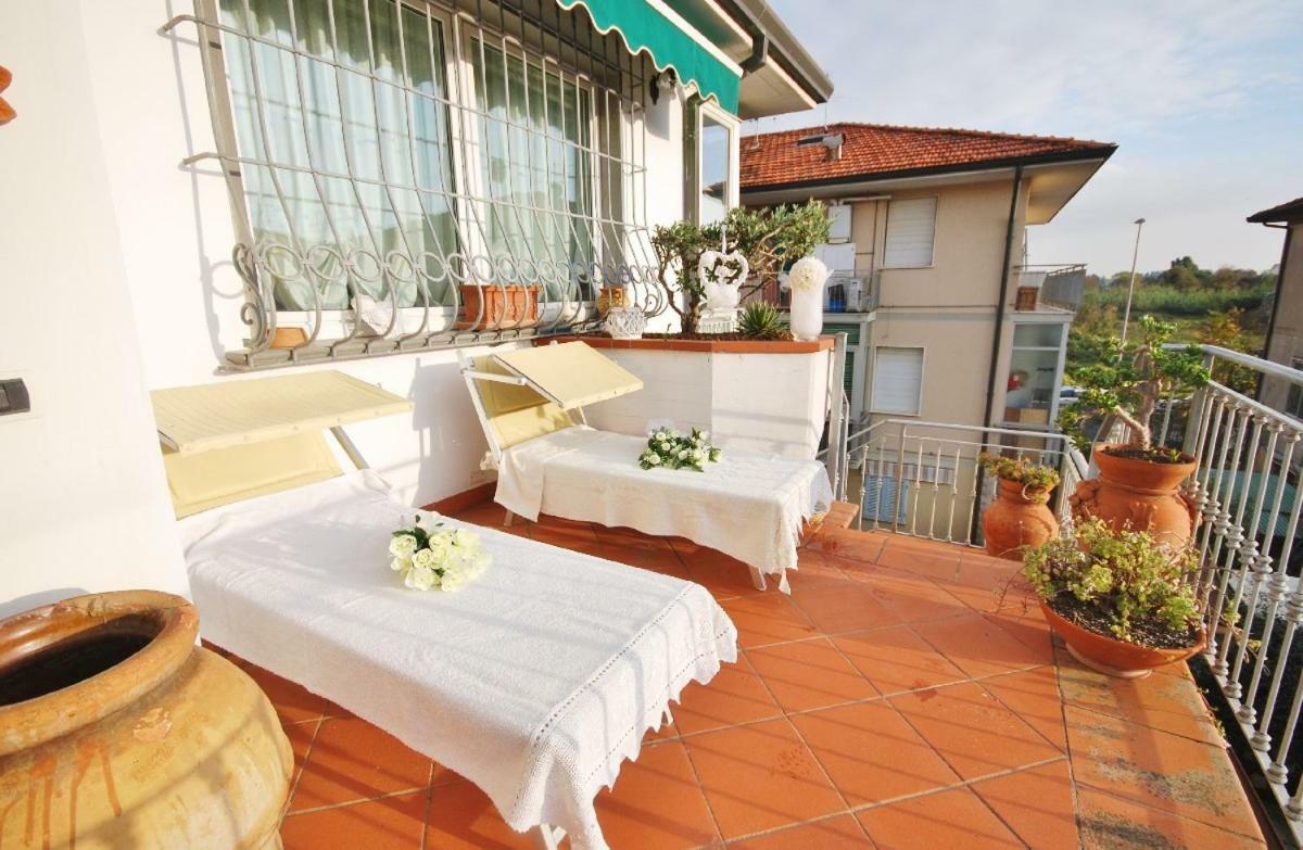 Raffinato Attico Vicino Al Mare Con Solarium Lido Di Camaiore Εξωτερικό φωτογραφία