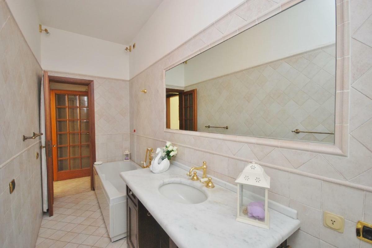 Raffinato Attico Vicino Al Mare Con Solarium Lido Di Camaiore Εξωτερικό φωτογραφία