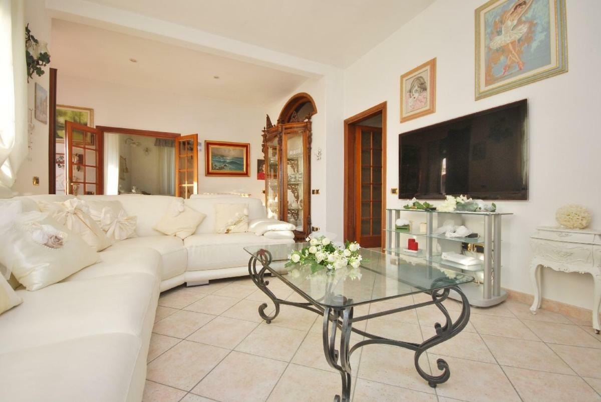 Raffinato Attico Vicino Al Mare Con Solarium Lido Di Camaiore Εξωτερικό φωτογραφία