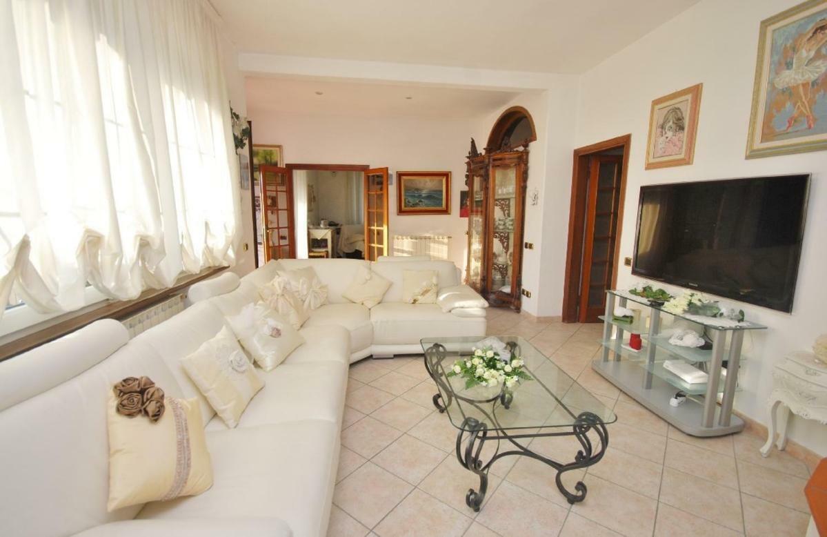 Raffinato Attico Vicino Al Mare Con Solarium Lido Di Camaiore Εξωτερικό φωτογραφία